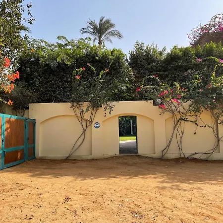 Huge Master Bedroom With Balcony Near The Pyramids
